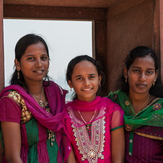 Agra - Agra fort - Girls
